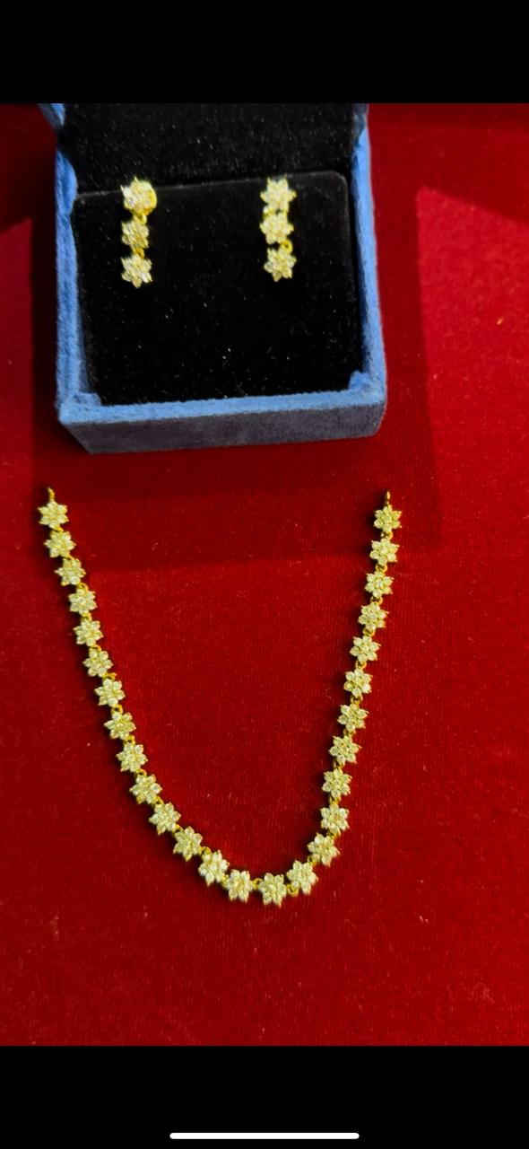 Dimond replica necklace